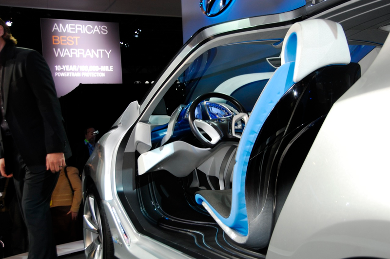 Illustration for article titled Hyundai Nuvis Concept: Hybrid Blue Drive Gives It Wings